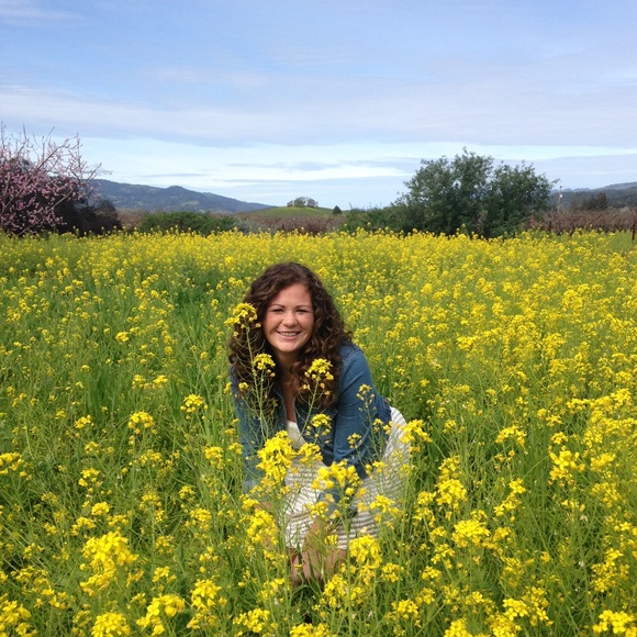 Meet your Posh Ambassador, Kylie! 💕 - Picture 4 of 8